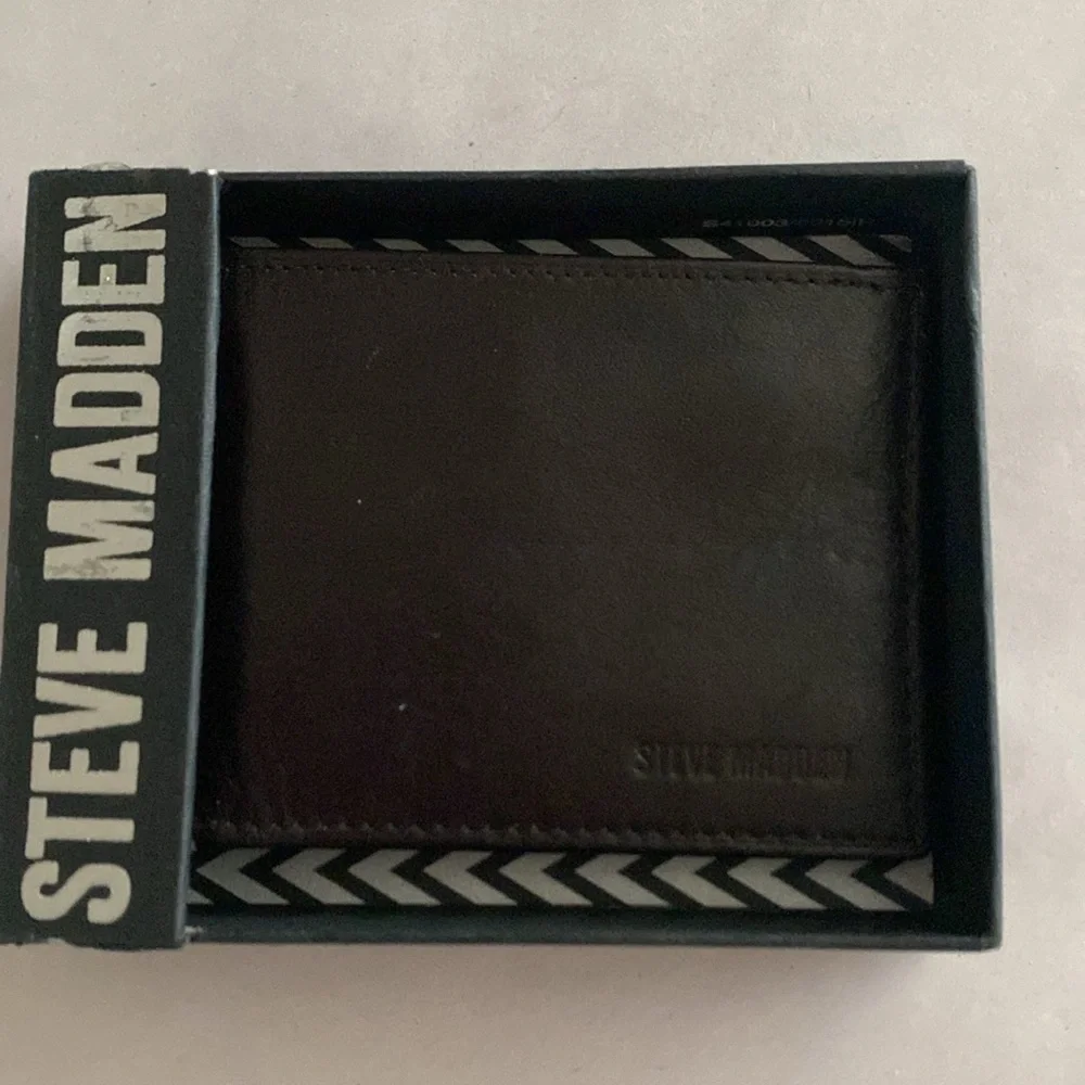 Steve madden men's bifold leather wallet Dark Brown 6 slots Smooth New in Box
